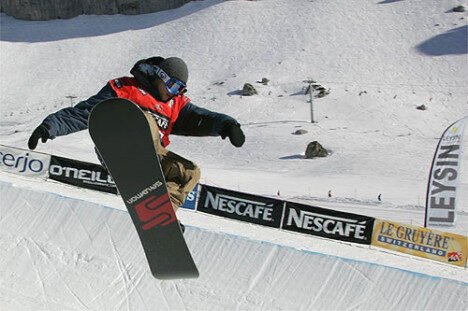 snowboarder_in_halfpipe-468x311-2356479