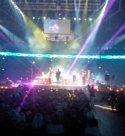 vain-elc3a4mc3a4c3a4-konsertti_pysty-413x450-2779578